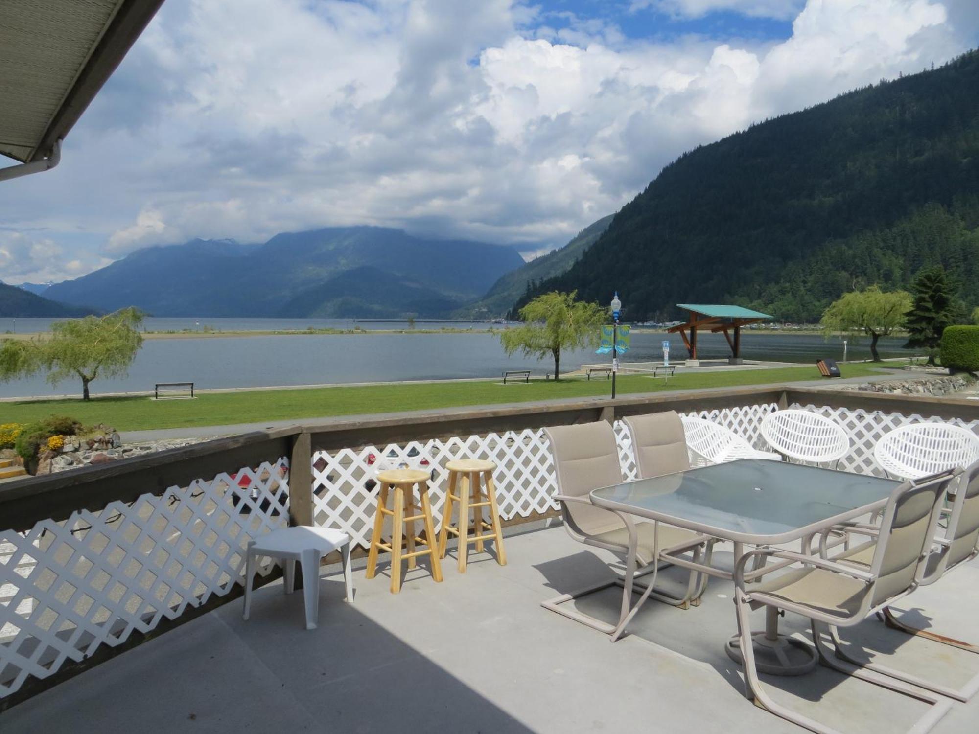 Harrison Village Motel Harrison Hot Springs Exterior foto