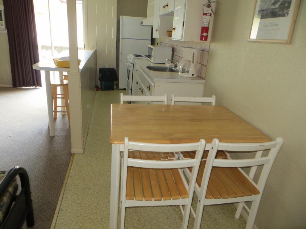 Harrison Village Motel Harrison Hot Springs Zimmer foto