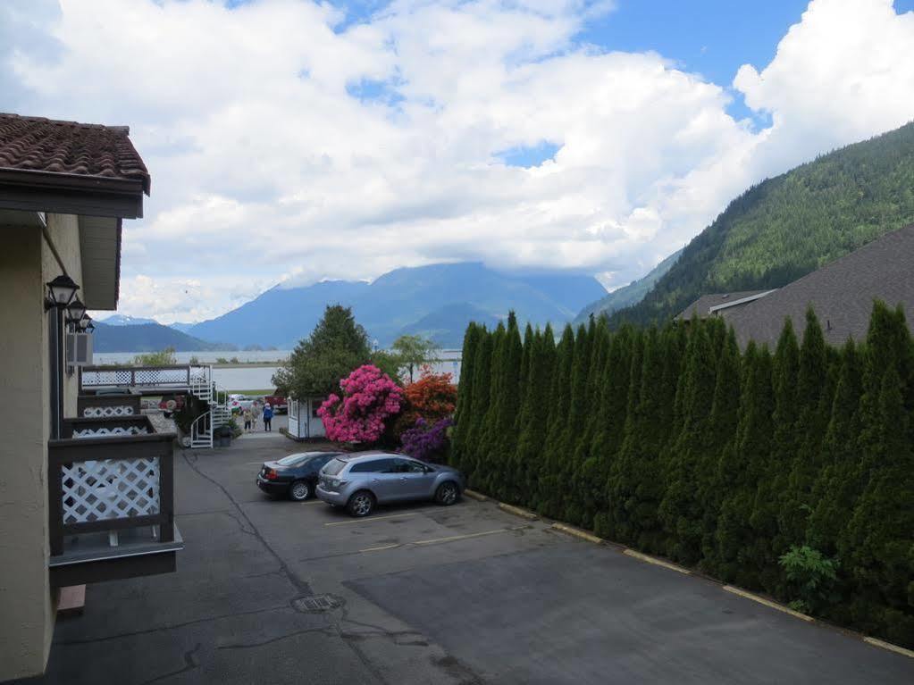 Harrison Village Motel Harrison Hot Springs Exterior foto